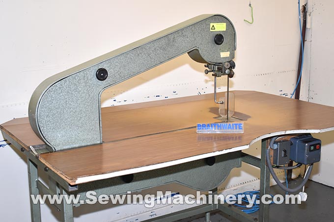 Band knife cloth cutting machine